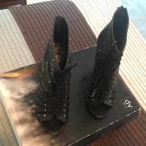 🛍DV by Dolce Vita- Studded Black Heels🛍